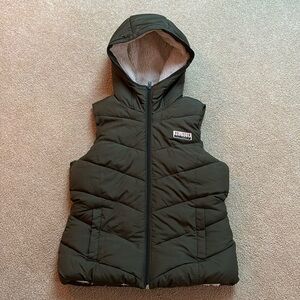 Woman’s Hollister puffer vest size medium